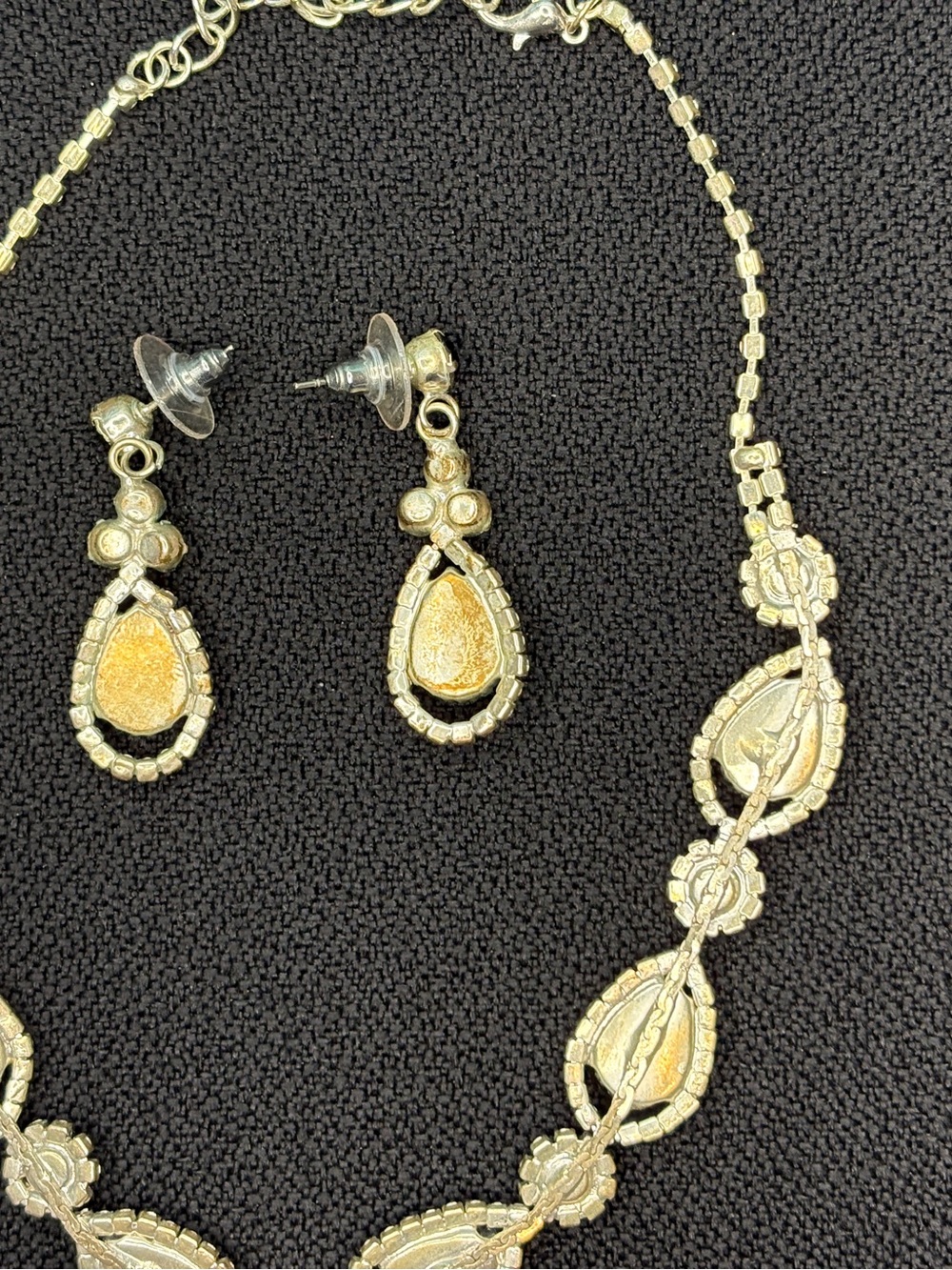 Elegant Black Teardrop Crystal Necklace and Earrings Set - Picture 9 of 13